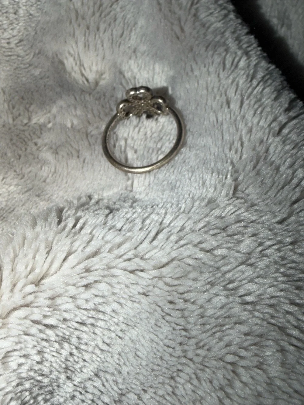 Silver-Tone Clover Heart Ring with Clear Crystals - Pandora